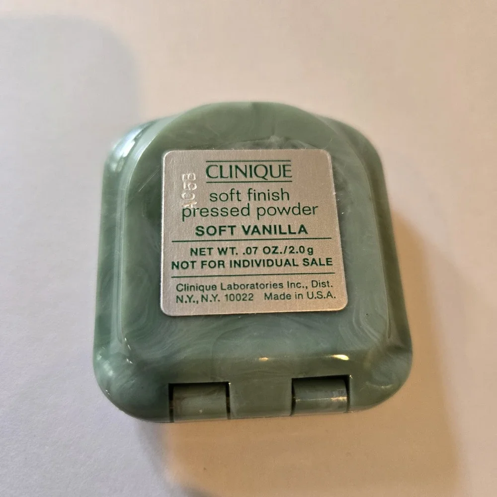 CLINIQUE Finish Pressed Powder SOFT Vanilla .07 oz 2.0 g travel‎ sz Rare NEW